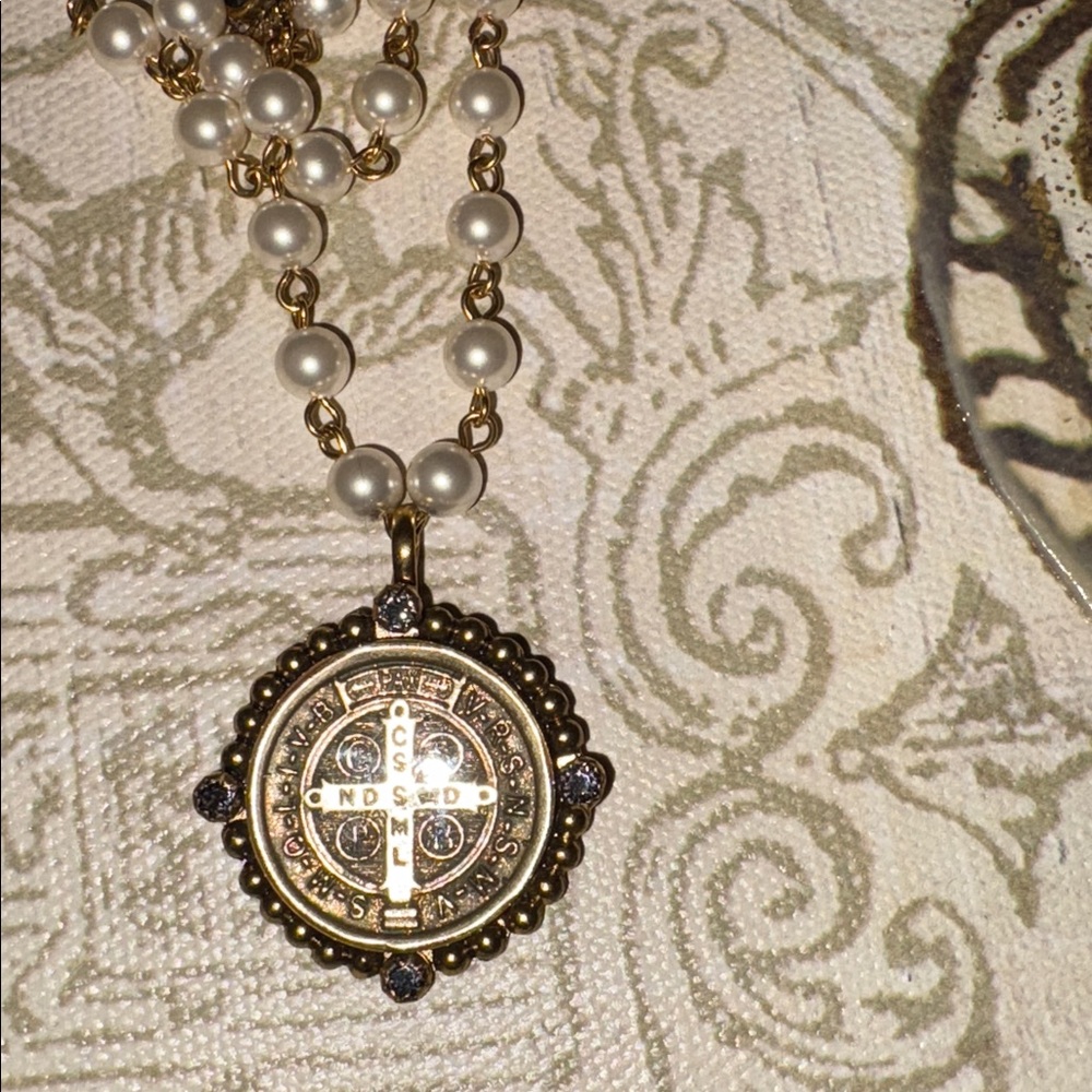 Beautiful Magdalena Pearl 4mm Pearl Cream Necklace! Like New - Picture 2 of 9